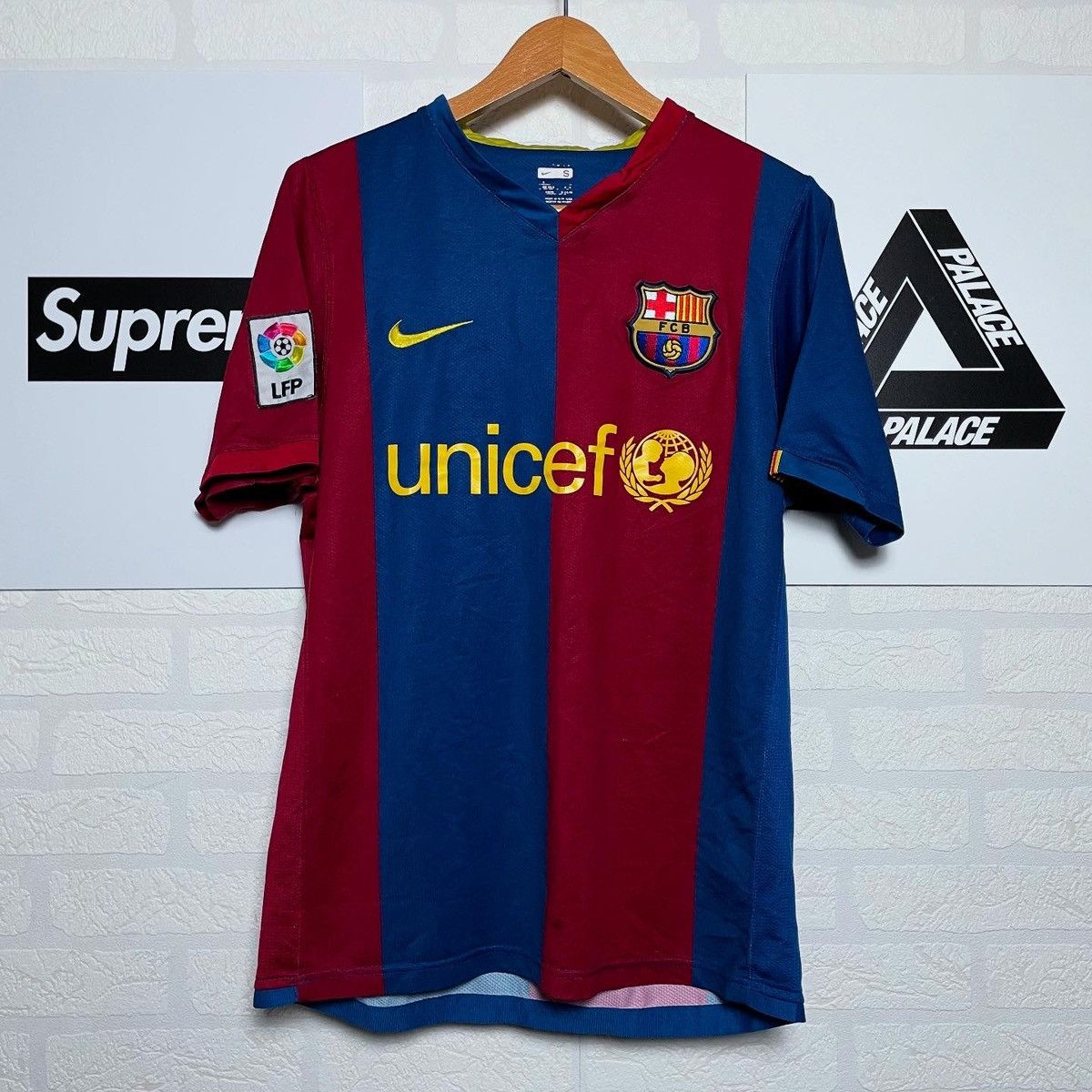 Vintage 🔥RARE🔥Vintage FC BARCELONA 2006 2007 home football T-shirt Size US S / EU 44-46 / 1 - 1 Thumbnail