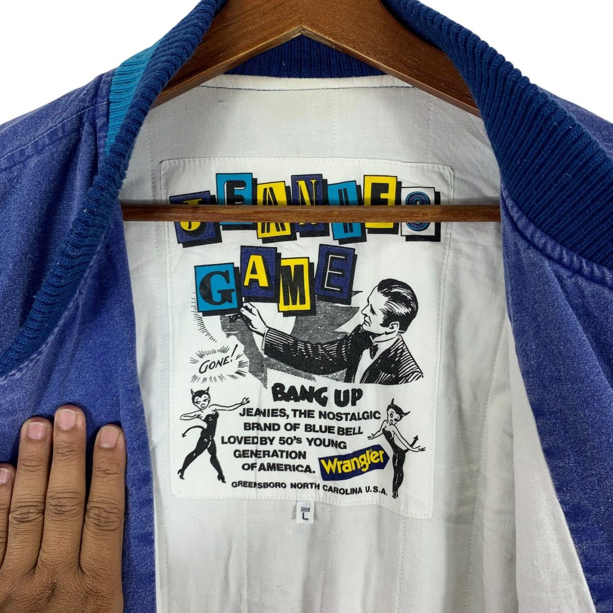 Vintage × Wrangler VINTAGE 350 STUDIO STAFF JEANIES GAMES STAFF BOMBER JACKET Size US L / EU 52-54 / 3 - 6 Thumbnail