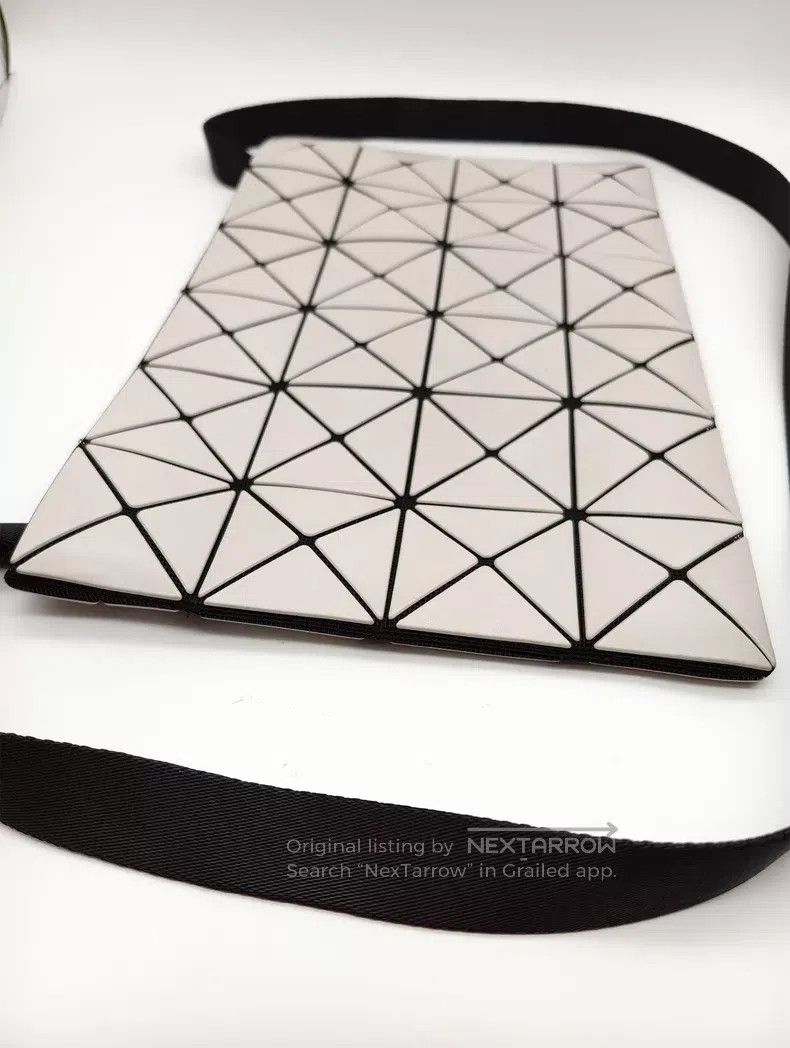 Issey Miyake Issey Miyake White Rhombus Shoulder Bag Size ONE SIZE - 3 Thumbnail