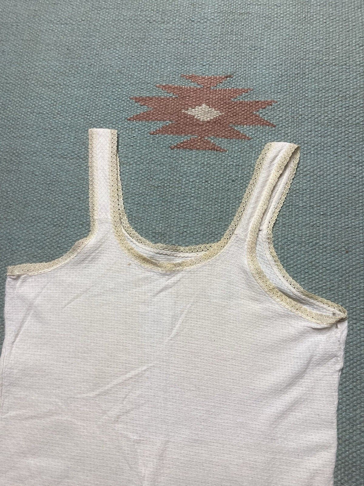 Vintage 1950s tank top textured cotton lace girls womens XS baby tee Size XS / US 0-2 / IT 36-38 - 3 Thumbnail