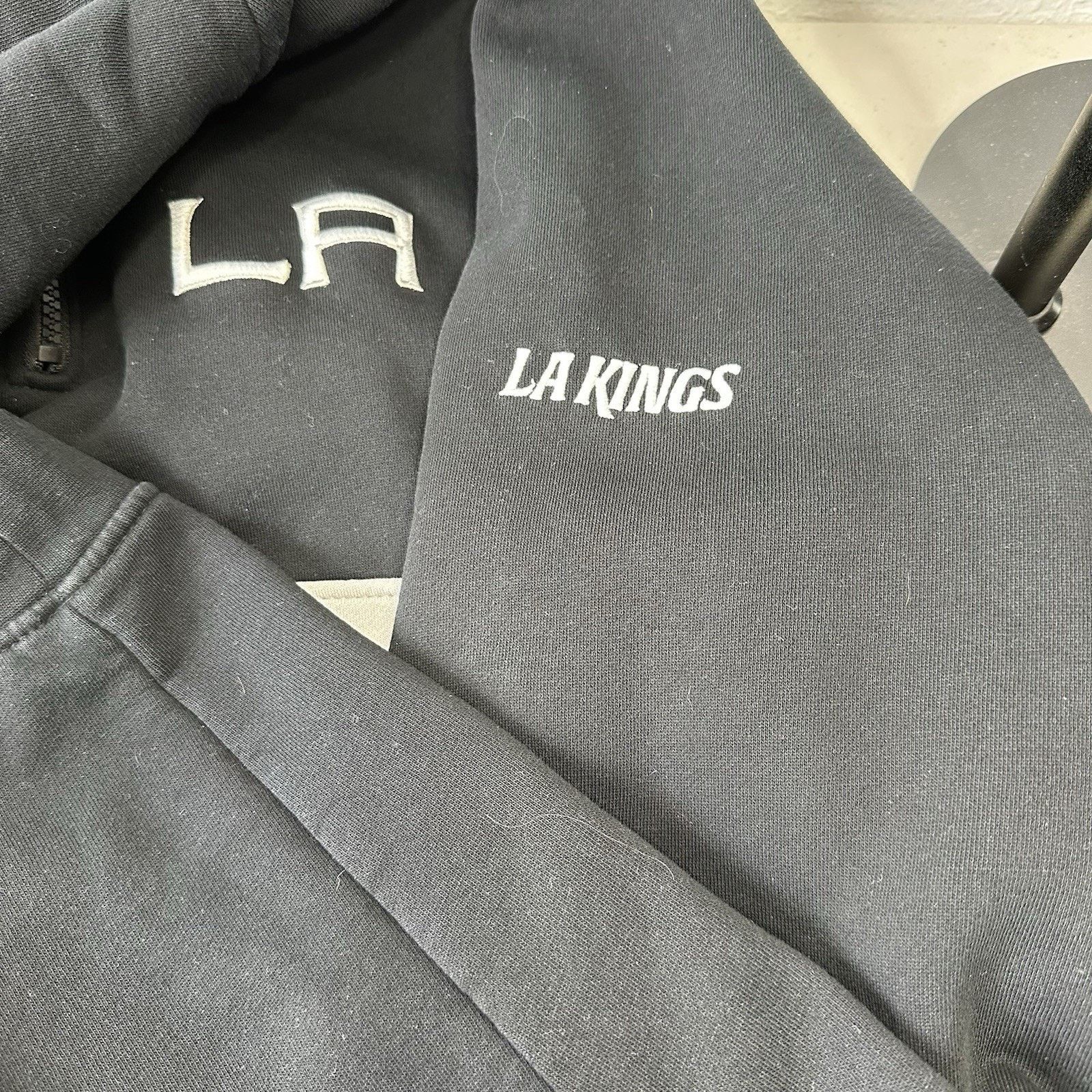 Other LA Kings Hockey Men's XXL Premium Quality 1/4 Hoodie black Size US XXL / EU 58 / 5 - 17 Thumbnail