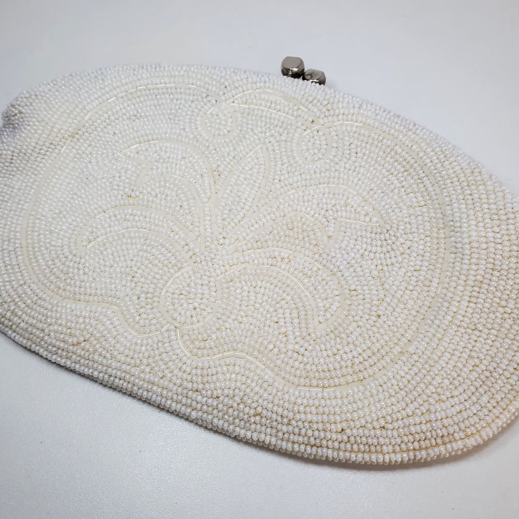 Vintage VINTAGE Ivory Seed Bead Clutch 1950s Eveningwear Woman 8"x5" Fleur De Lis Beaded Japan Womens Clutch Size ONE SIZE - 2 Thumbnail