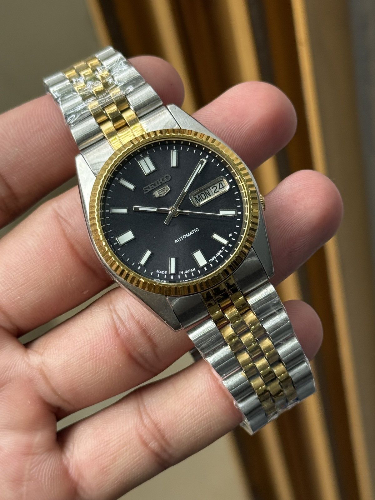 Vintage Seiko SNXJ NOS Automatic 7009 black Dial Men’s Wrist Watch Size 36 - 2 Thumbnail