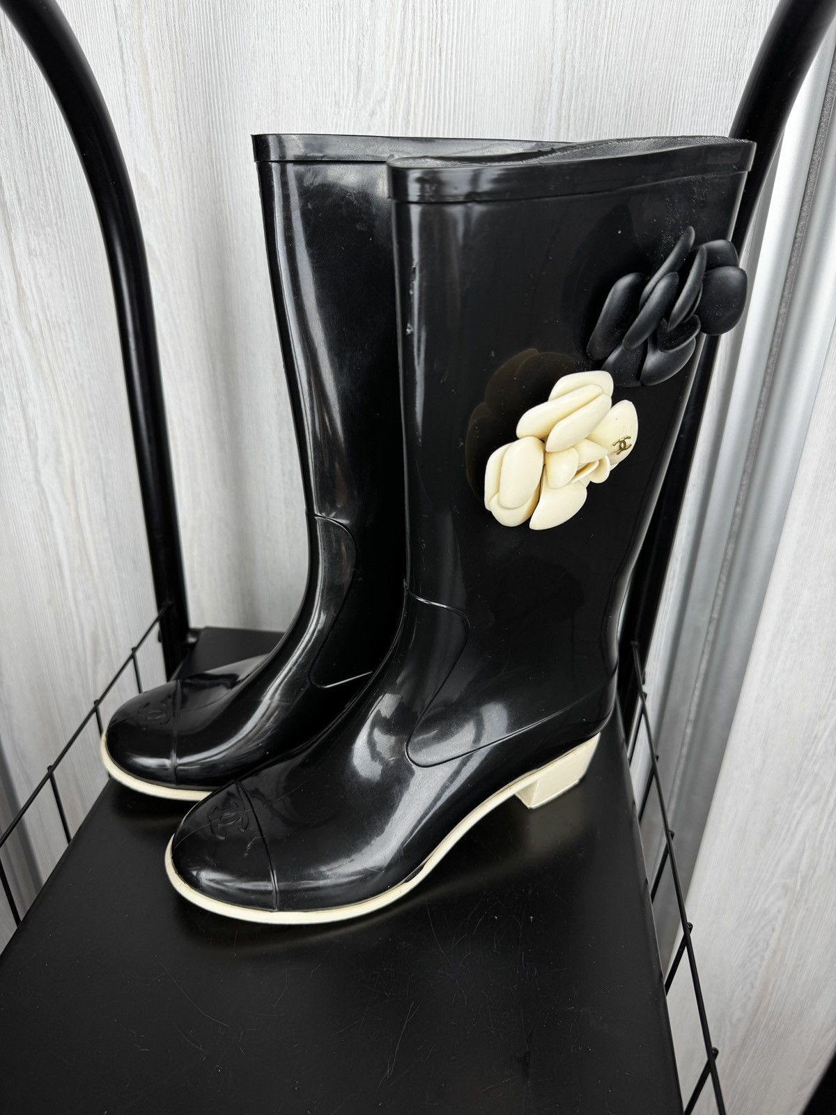 Chanel CHANEL Rubber Camellia Rain Boots Black size 37 Size US 7 / IT 37 - 11 Thumbnail