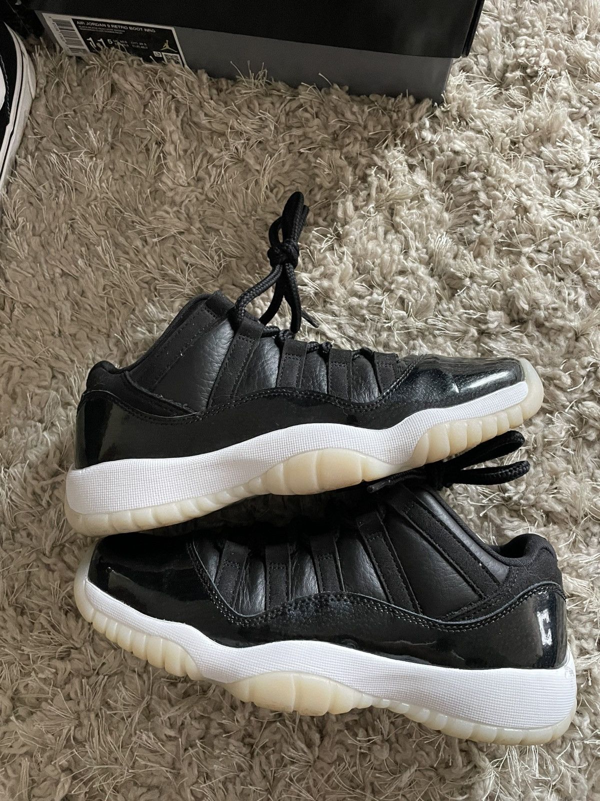 Jordan Brand Jordan 11 Low Gs 72-10 Size US 6 / EU 39 - 2 Thumbnail