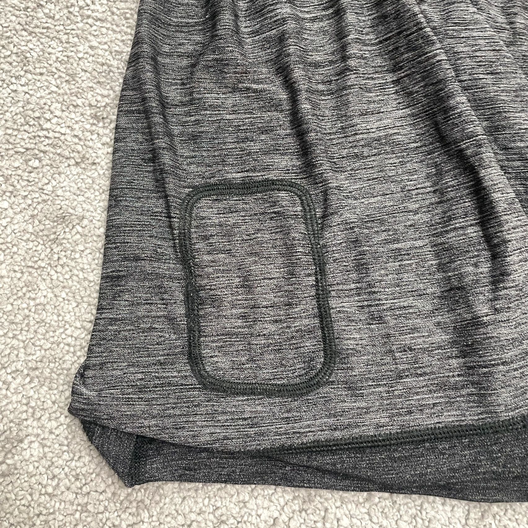 Lululemon Lululemon Women's Active Top T-Shirt Short Sleeve V-Neck Breathable Lightweight Gym Fitness Athleisure Size 10 Gray Size L / US 10 / IT 46 - 5 Thumbnail