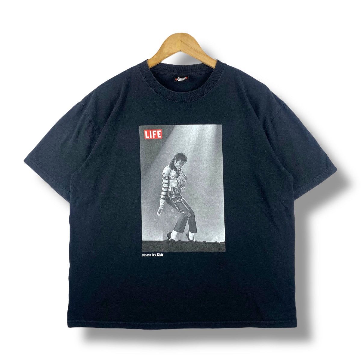 Band Tees × Michael Jackson MICHAEL JACKSON Photo By DMI Bad Tour Life Magazine Tee Size US M / EU 48-50 / 2 - 1 Thumbnail