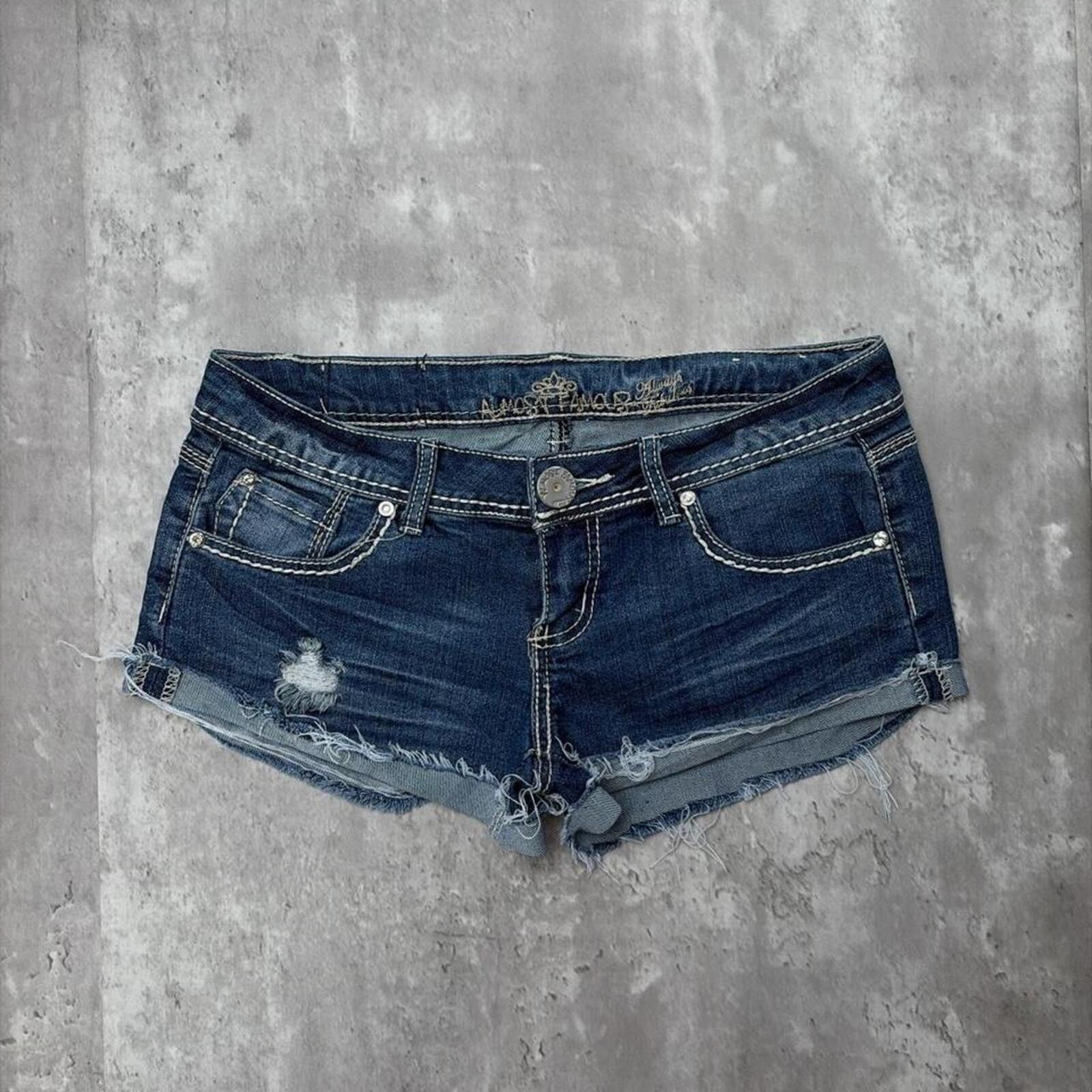 Almost Famous Y2K Almost Famous Gothic Embellished Mini Denim Shorts Size 32" / US 10 / IT 46 - 2 Thumbnail