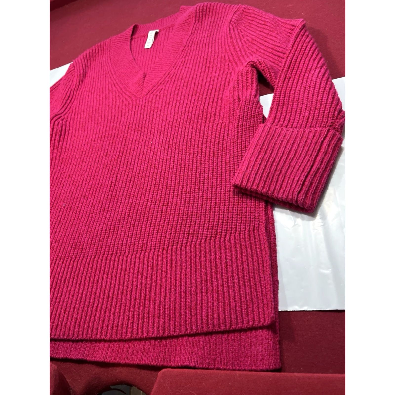 Athleta Athleta Sweater Women XS V-Neck HOT PINK Chunky Knit Wool VISCOSE Nylon Split Sides Size XS / US 0-2 / IT 36-38 - 3 Thumbnail
