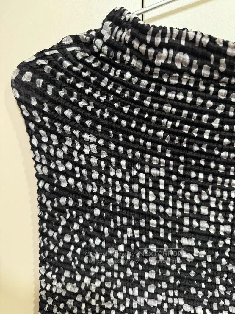 Issey Miyake Issey Miyake Pleated Black Midi Skirt Size 25" / US 0 / IT 36 - 4 Thumbnail