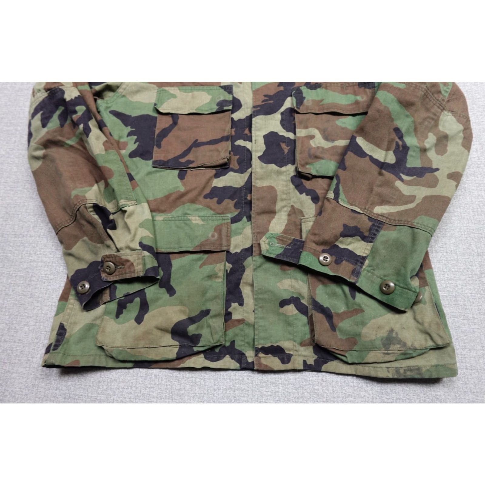 Vintage VINTAGE Combat Coat Mens M Brown Woodland Camo Military Pockets Outdoors Shirt Button-Up Collared All Seasons Fall Winter Mens Size US M / EU 48-50 / 2 - 3 Thumbnail