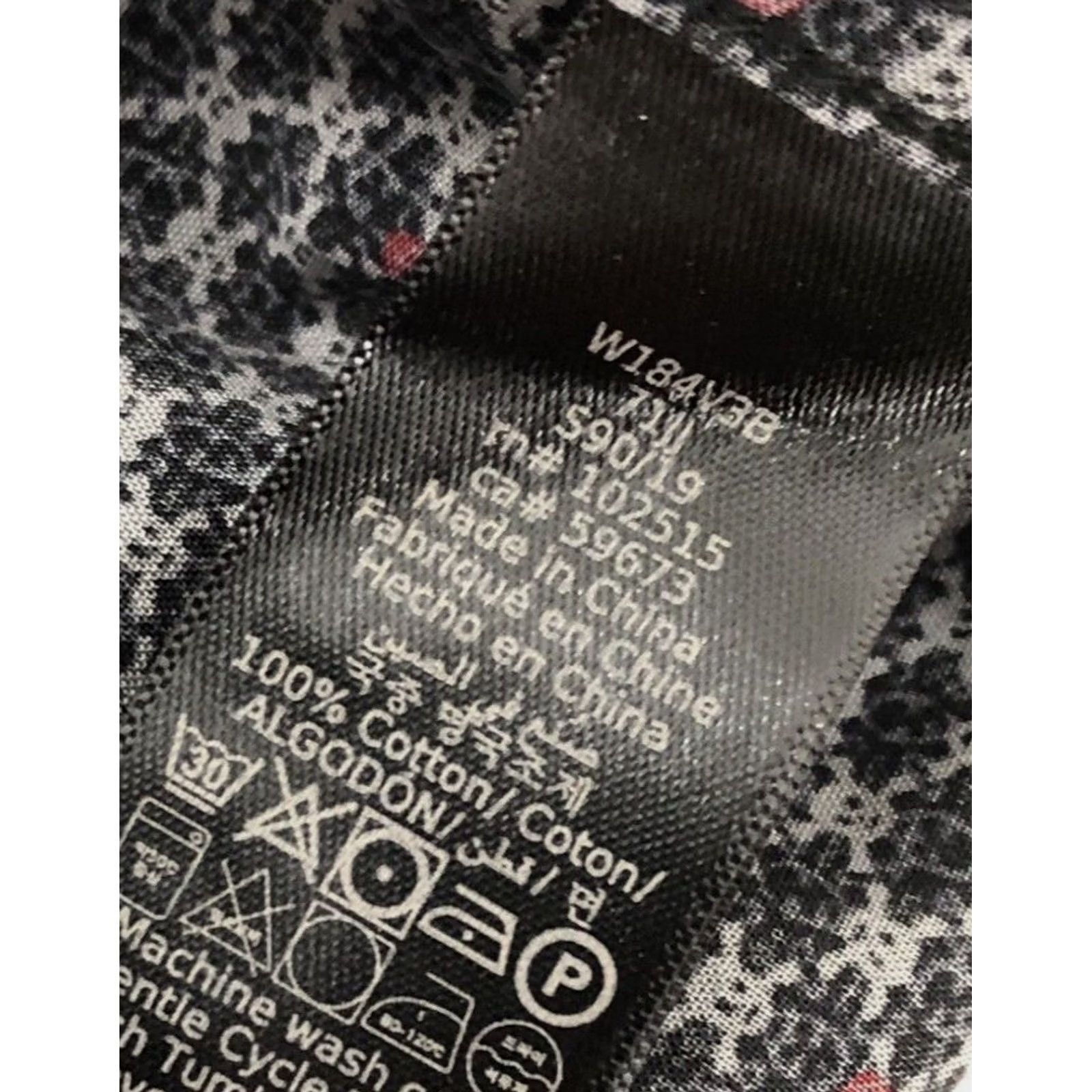 John Varvatos JOHN VARVATOS U.S.A - NEW w TAGS - Pirate SKULL & CROSSBONES All Over Lg. Shirt Shirt Mens L Black / Gray / Red XS? Size US L / EU 52-54 / 3 - 7 Thumbnail