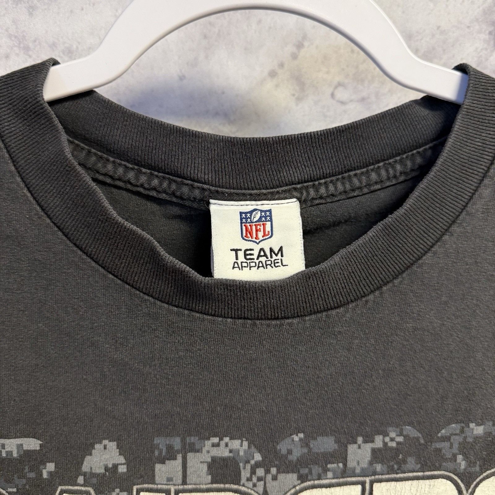 NFL Vintage Oakland Raiders T Shirt Mens 2XL Faded Black NFL Sho Size US XXL / EU 58 / 5 - 4 Thumbnail
