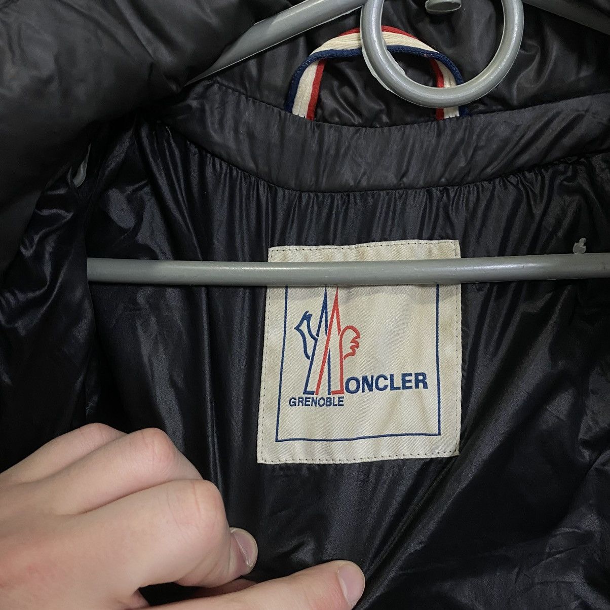 Moncler Vintage Moncler Grenoble Down Puffer Jacket Size XS / US 0-2 / IT 36-38 - 13 Thumbnail