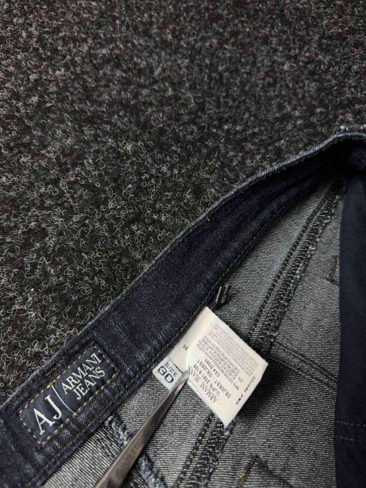 Giorgio Armani 00s Luxury Retro Armani Jeans J05 Dark Indigo Denim Jeans Size US 30 / EU 46 - 9 Thumbnail
