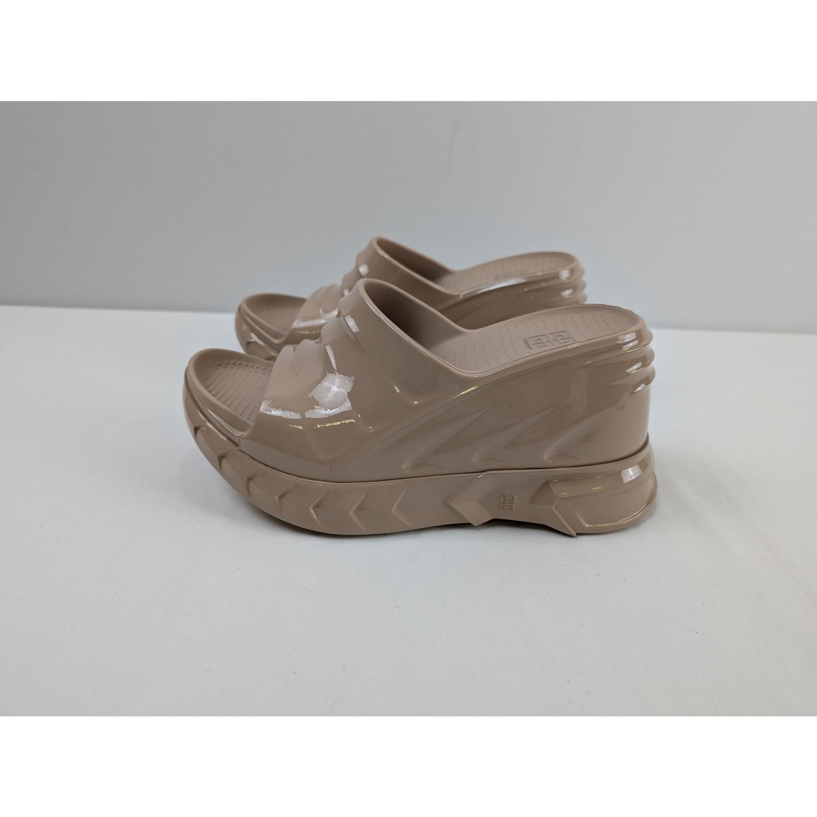 Givenchy o1rshd1 Women's Marshmallow Sandals in Nude Size US 10 / IT 40 - 6 Thumbnail