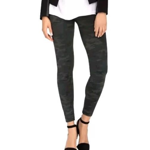 Spanx Spanx Look At Me Now Seamless Camo Leggings Black/Green XL Womens Leggings Camouflage Seamless Nylon Spandex 26in Inseam High Rise Size 40" / US 18 - 2 Thumbnail