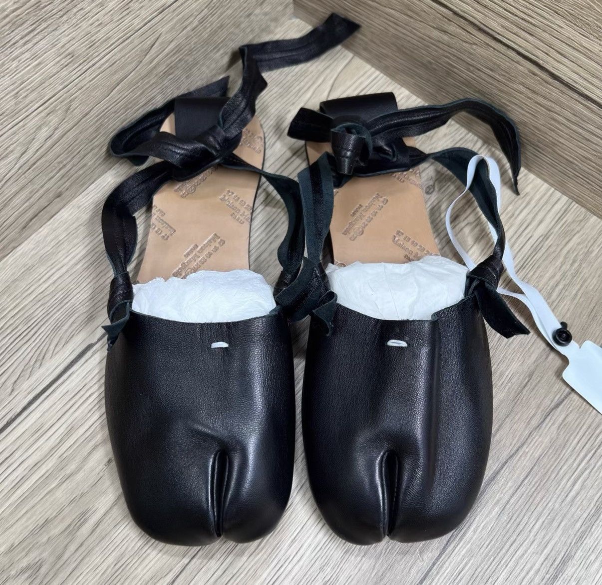Maison Margiela Maison Margiela Tabi Black Split-Toe Flats J41 Size US 6 / IT 36 - 2 Thumbnail