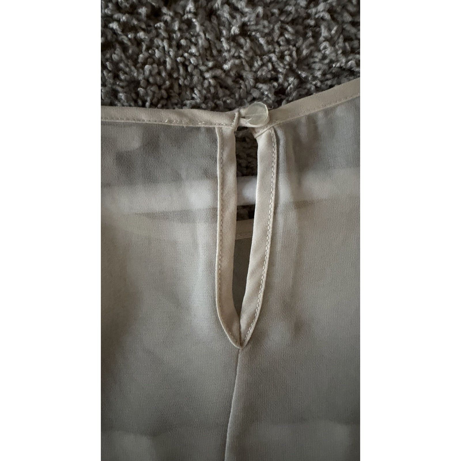 Banana Republic Banana Republic Sleeveless Ivory Blouse Sz S Size S / US 4 / IT 40 - 15 Thumbnail