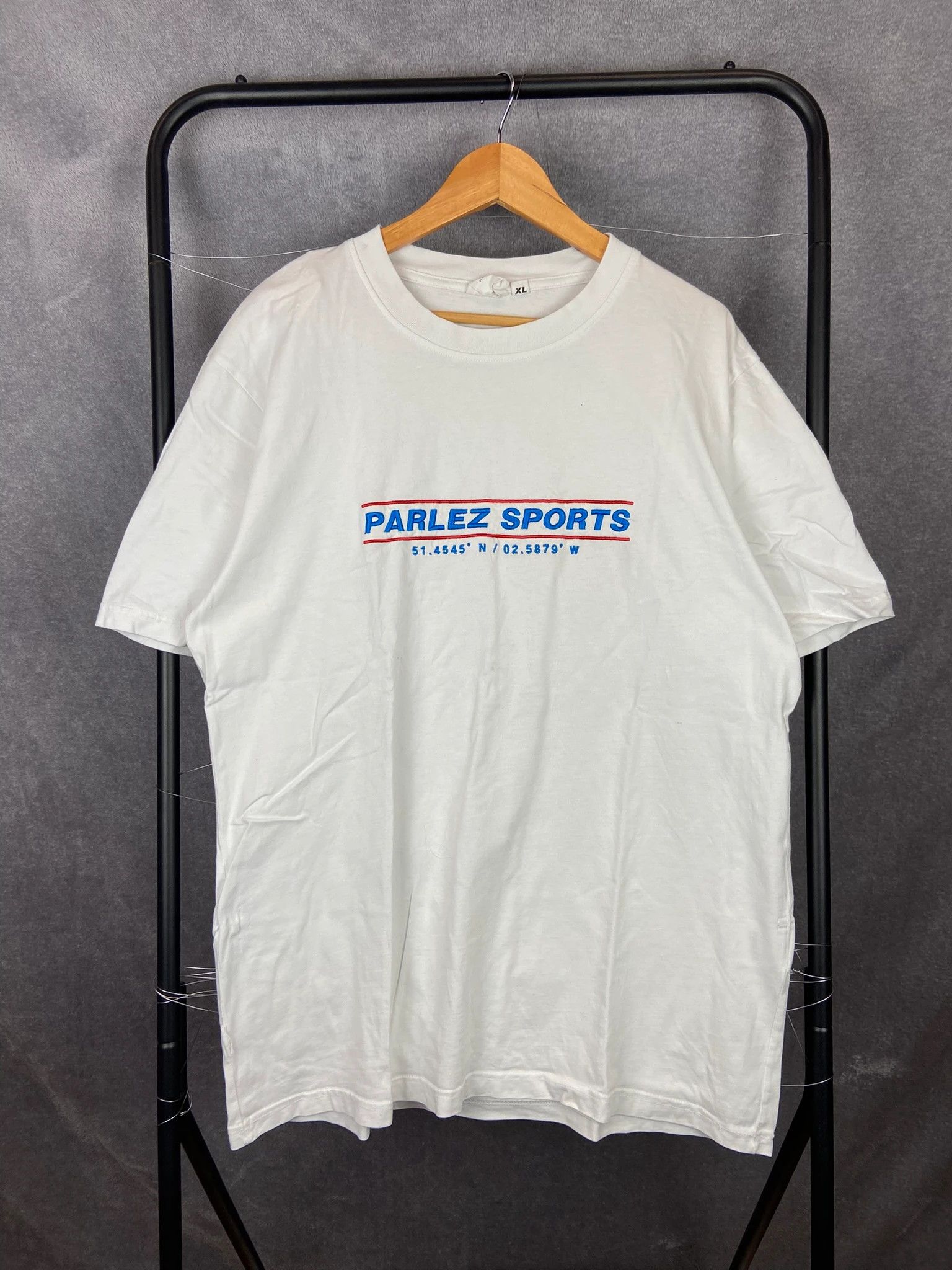 Parlez Parlez XL White Embroidered Spellout Logo Tee Minimalist Size US XL / EU 56 / 4 - 1 Thumbnail