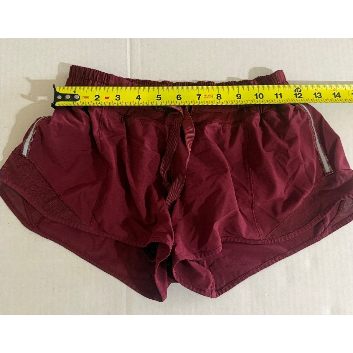 Lululemon Lululemon Hotty Hot Shorts Size 4 - Excellent Pre-Owned Size 27" / US 4 / IT 40 - 8 Thumbnail