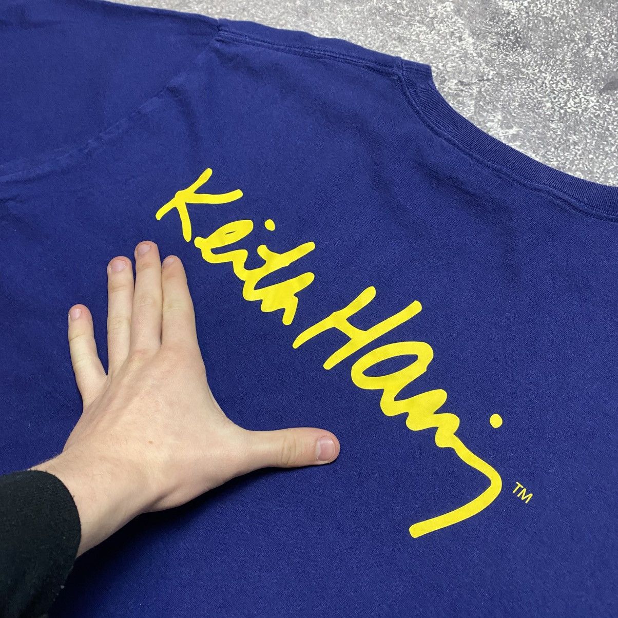 Uniqlo Designer Uniqlo x Keith Haring Big logo Basic tee Size US XL / EU 56 / 4 - 4 Thumbnail