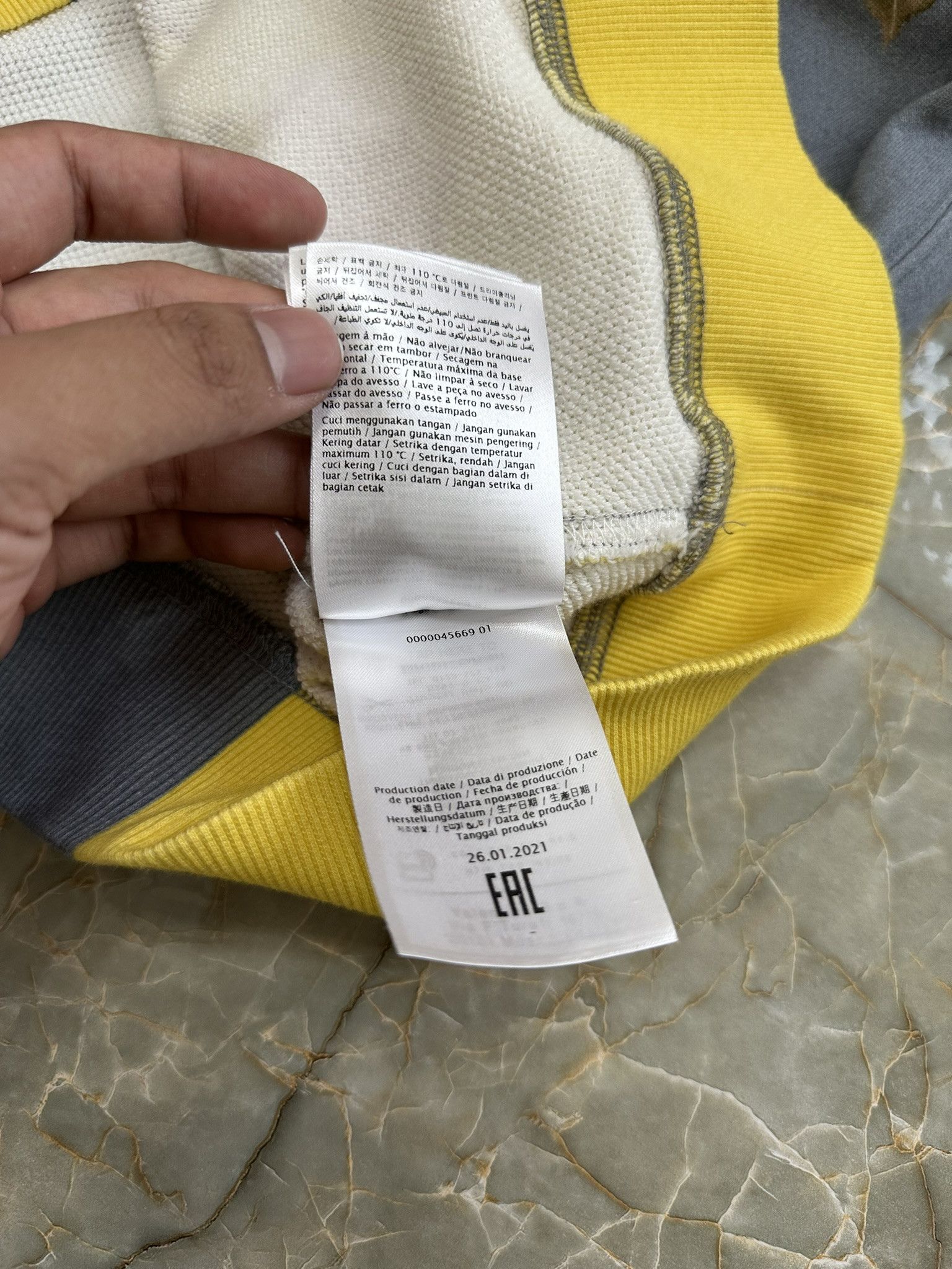 Valentino Flying Flowers Sweatshirt Size US L / EU 52-54 / 3 - 9 Thumbnail
