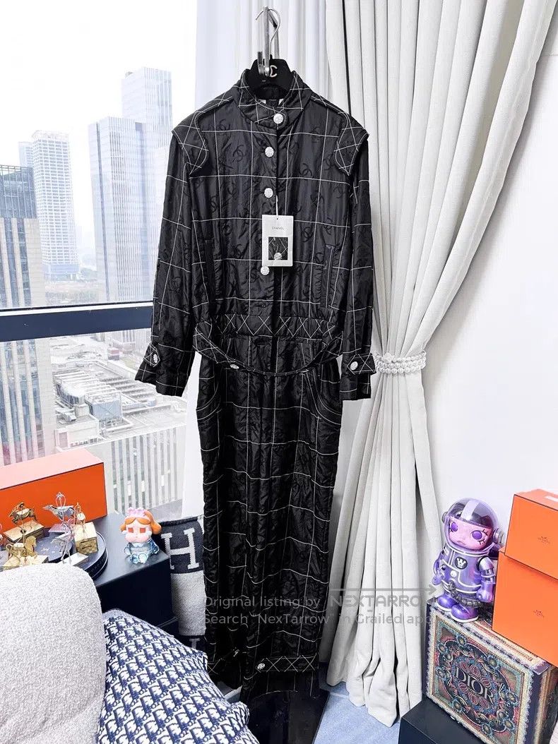Chanel Chanel 23C show full-print logo dark pattern double C plai Size 24" / US 00 / IT 34 - 1 Thumbnail