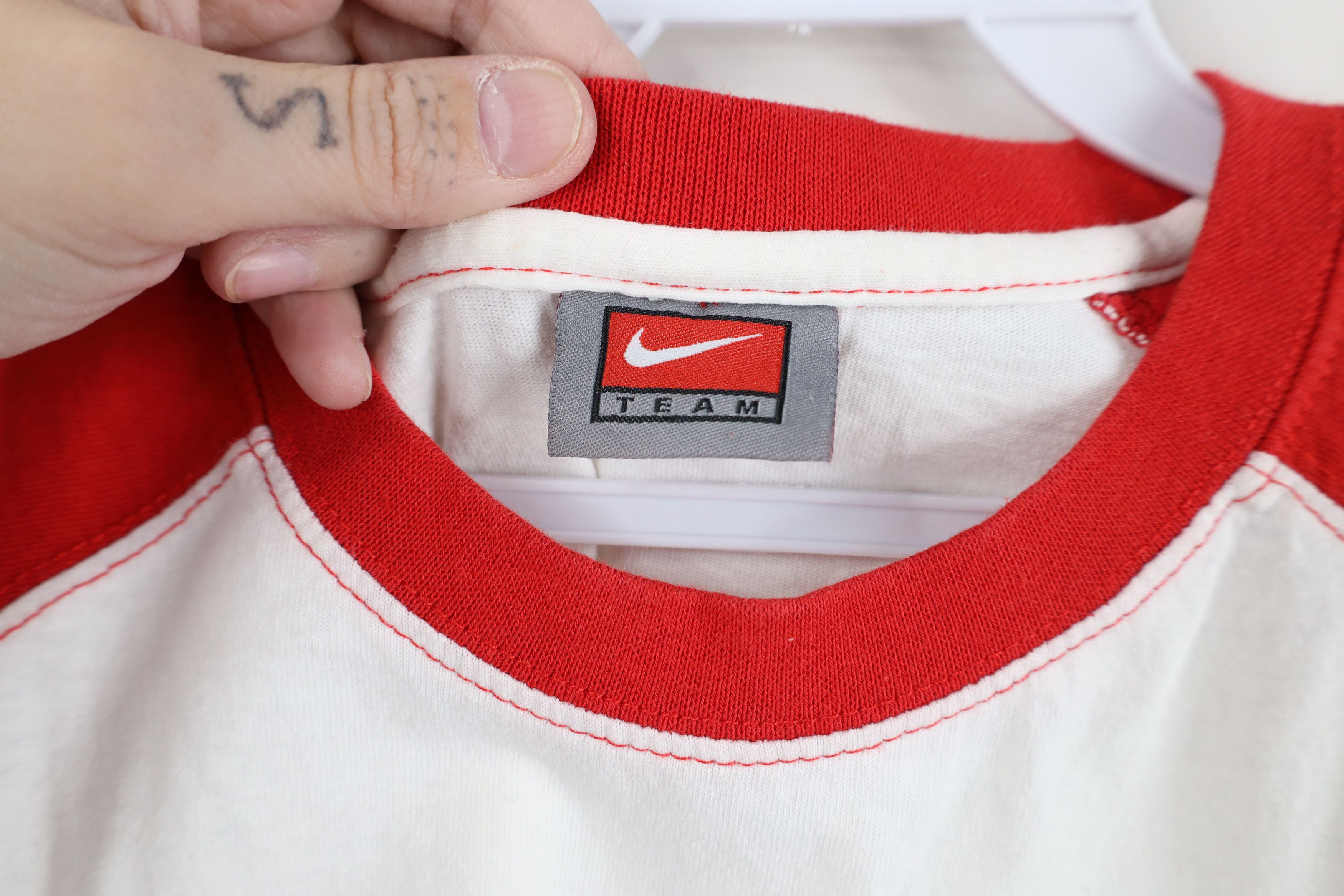 Nike Vintage Y2K Nike Swoosh Cincinnati Reds Raglan T-Shirt Size US S / EU 44-46 / 1 - 7 Thumbnail