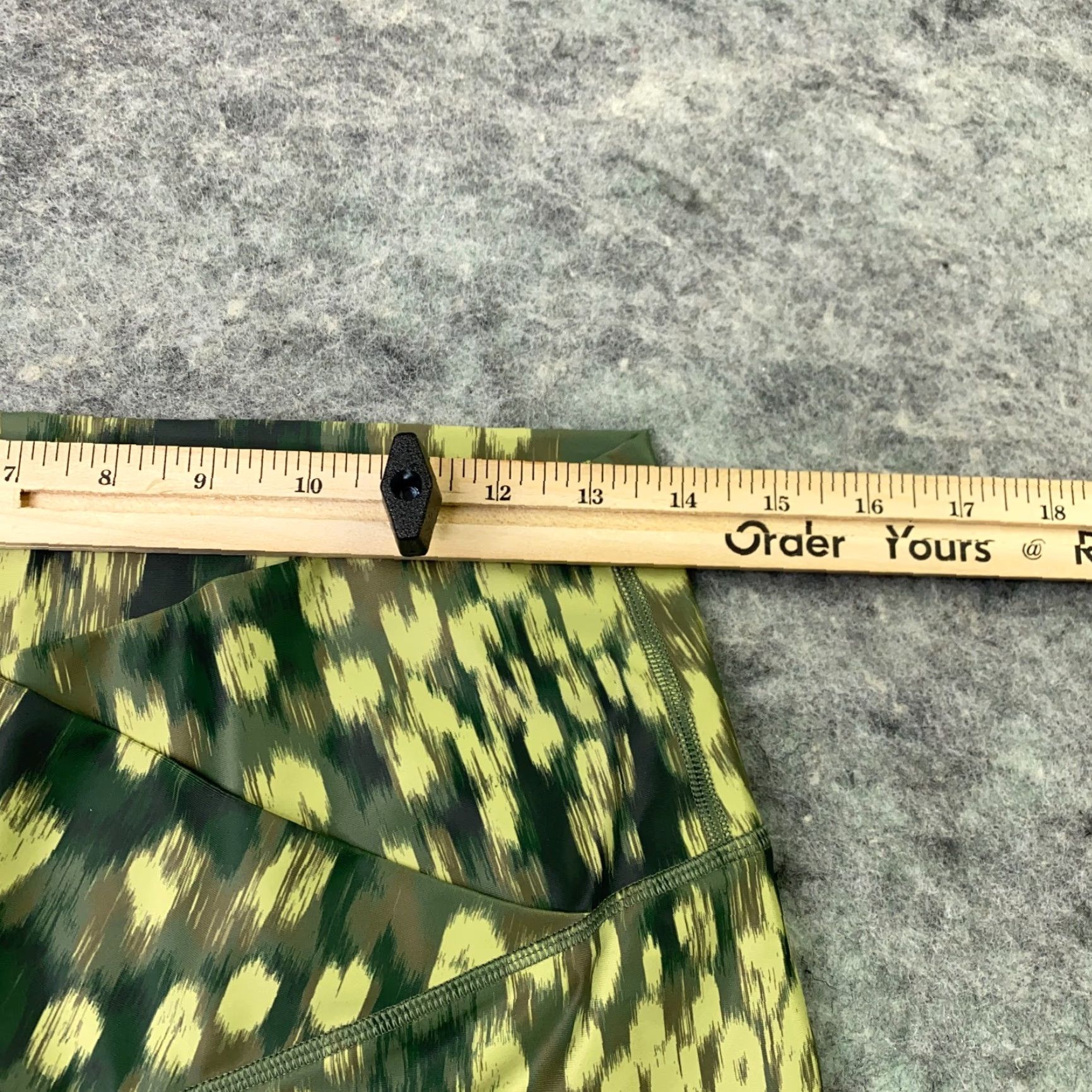 Vintage Aerie Leggings Womens XL Tall Green Camouflage Hi-Rise Stretch Yoga Long Inseam 28.5in Ankle Casual Activewear Women Size 40" / US 18 - 7 Thumbnail