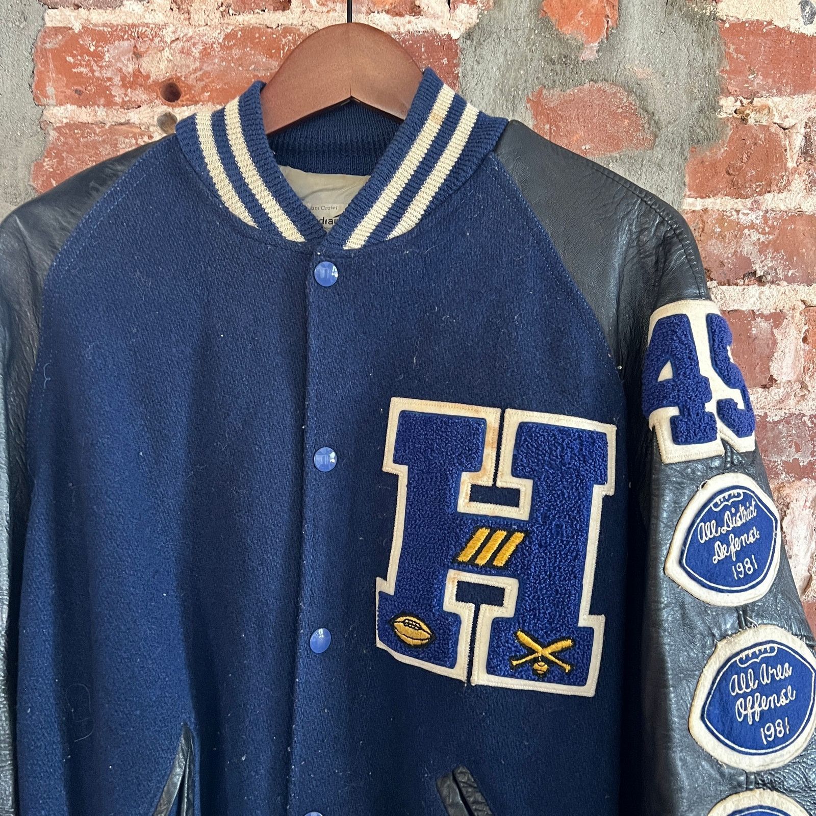 Vintage VTG Men's Varsity Bulldog Jacket with Patches L 24x26 Size US L / EU 52-54 / 3 - 1 Thumbnail