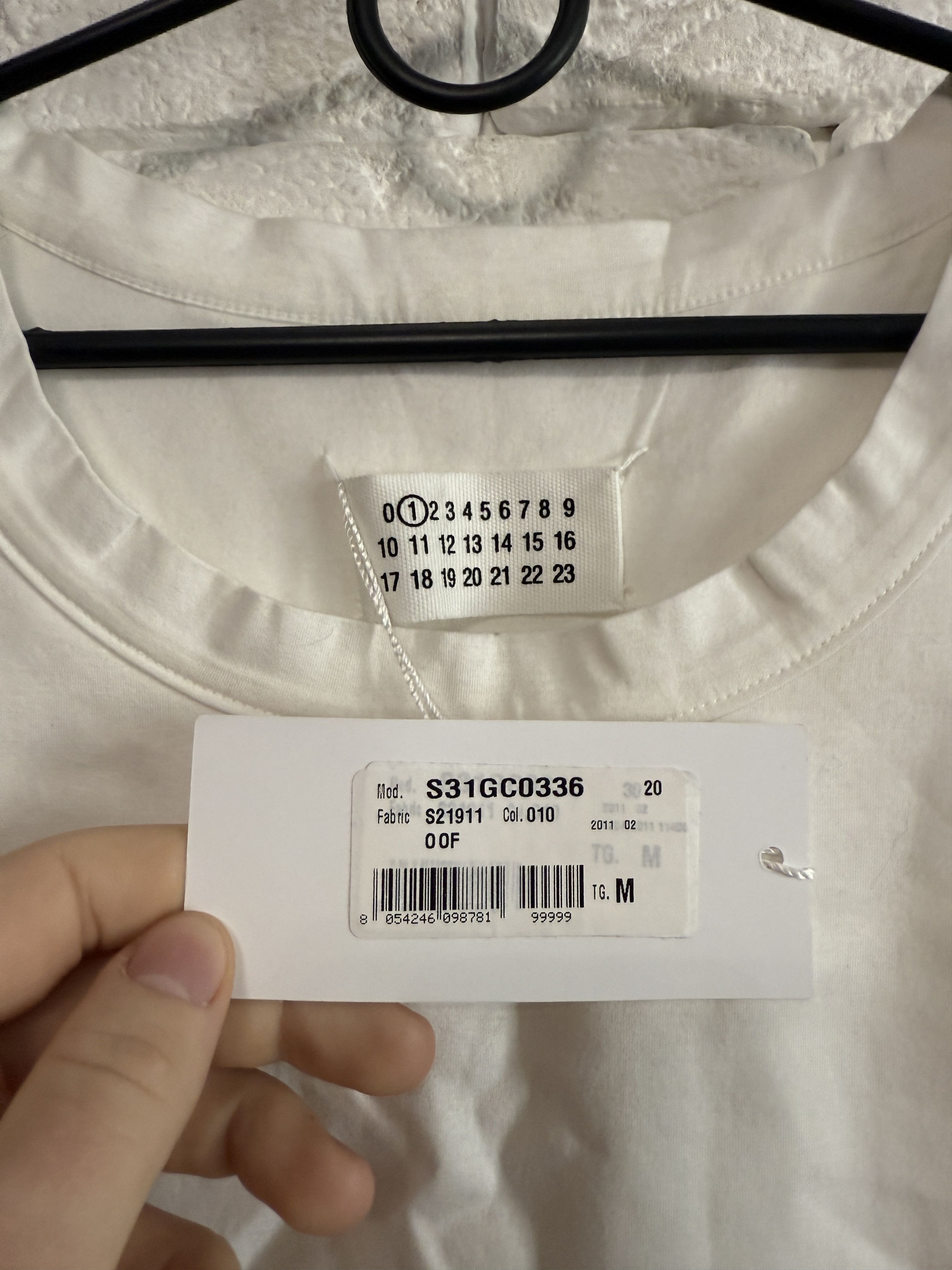 Maison Margiela Maison Martin Margiela "1" Retail 400$ Tshirt Women 2011 New Size M / US 6-8 / IT 42-44 - 2 Thumbnail