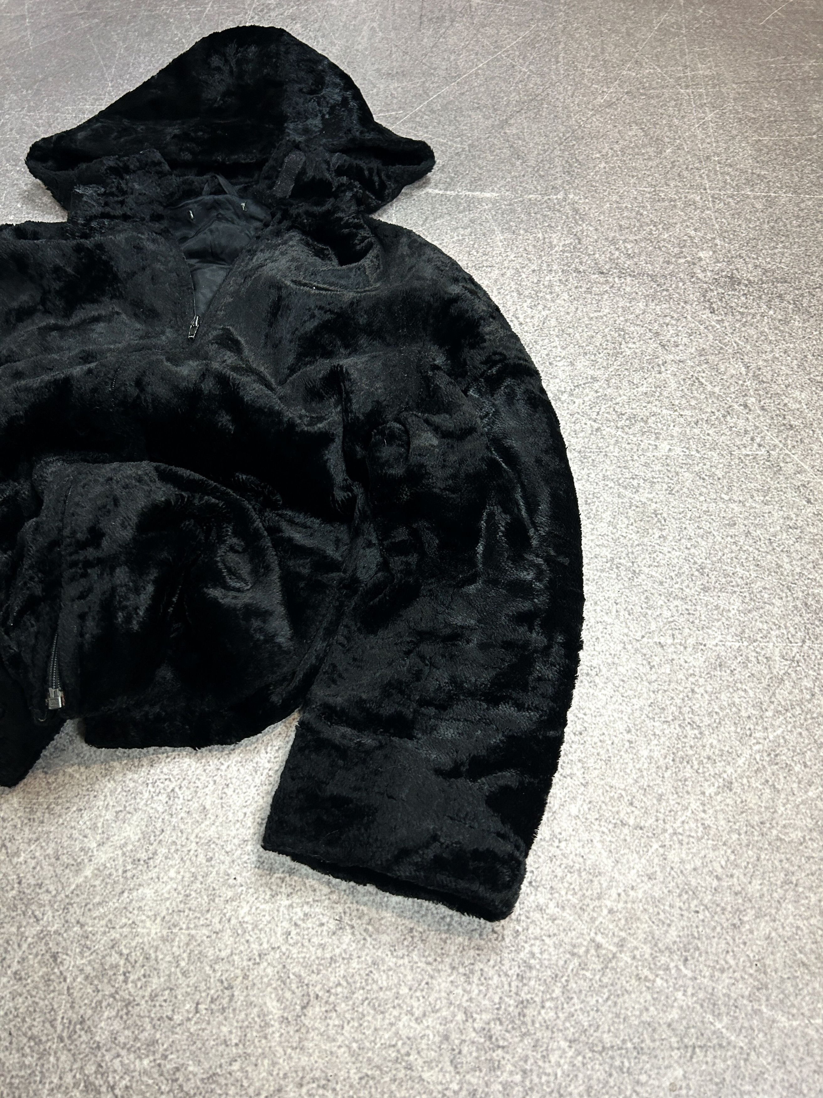 Japanese Brand Plush Faux Fur Jacket Oversized Minimalist All Black Size US S / EU 44-46 / 1 - 3 Thumbnail