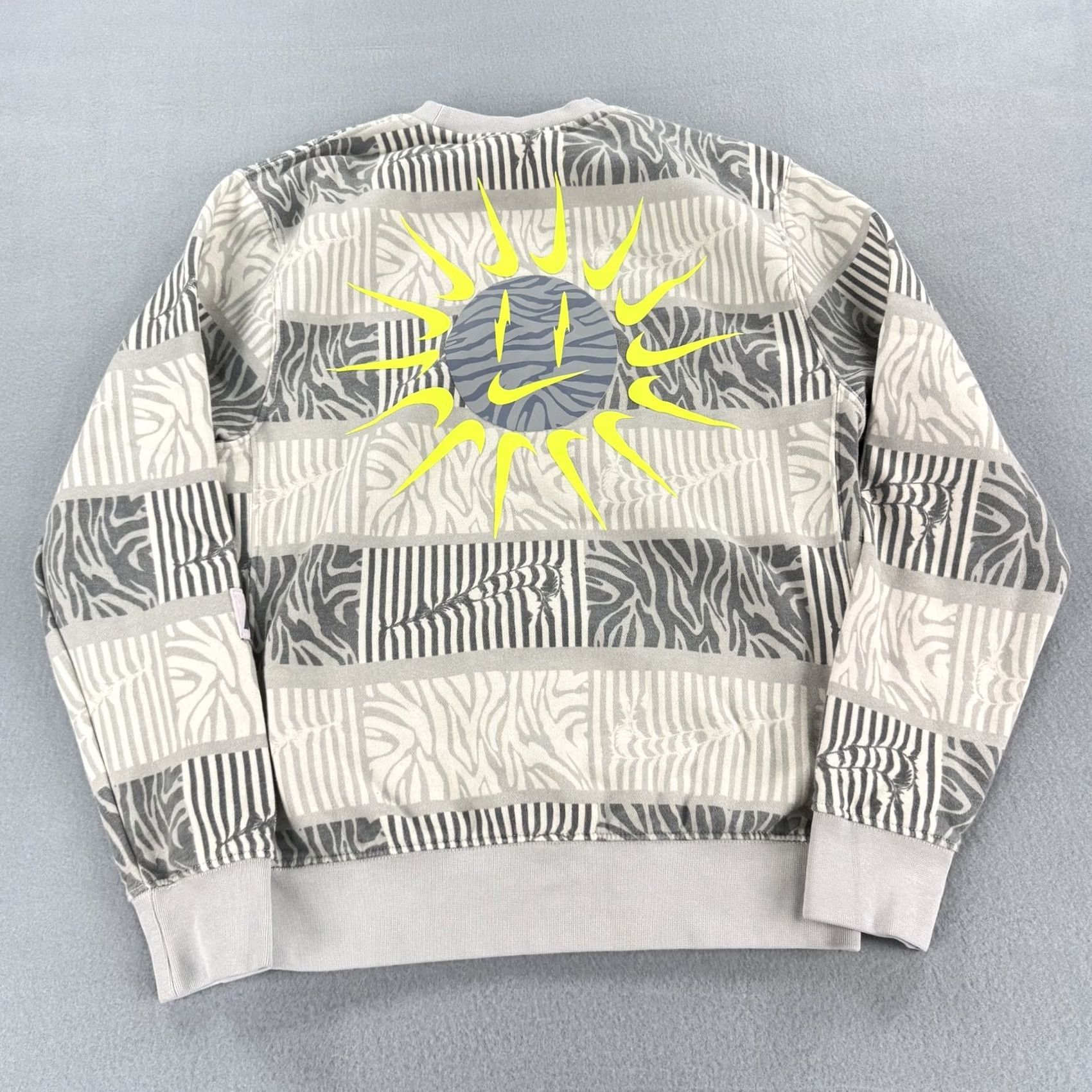 Nike Nike Sweater Mens Small Gray Beige Pattern Crewneck Infinite Line Sun Eye Swoosh Size US S / EU 44-46 / 1 - 4 Thumbnail