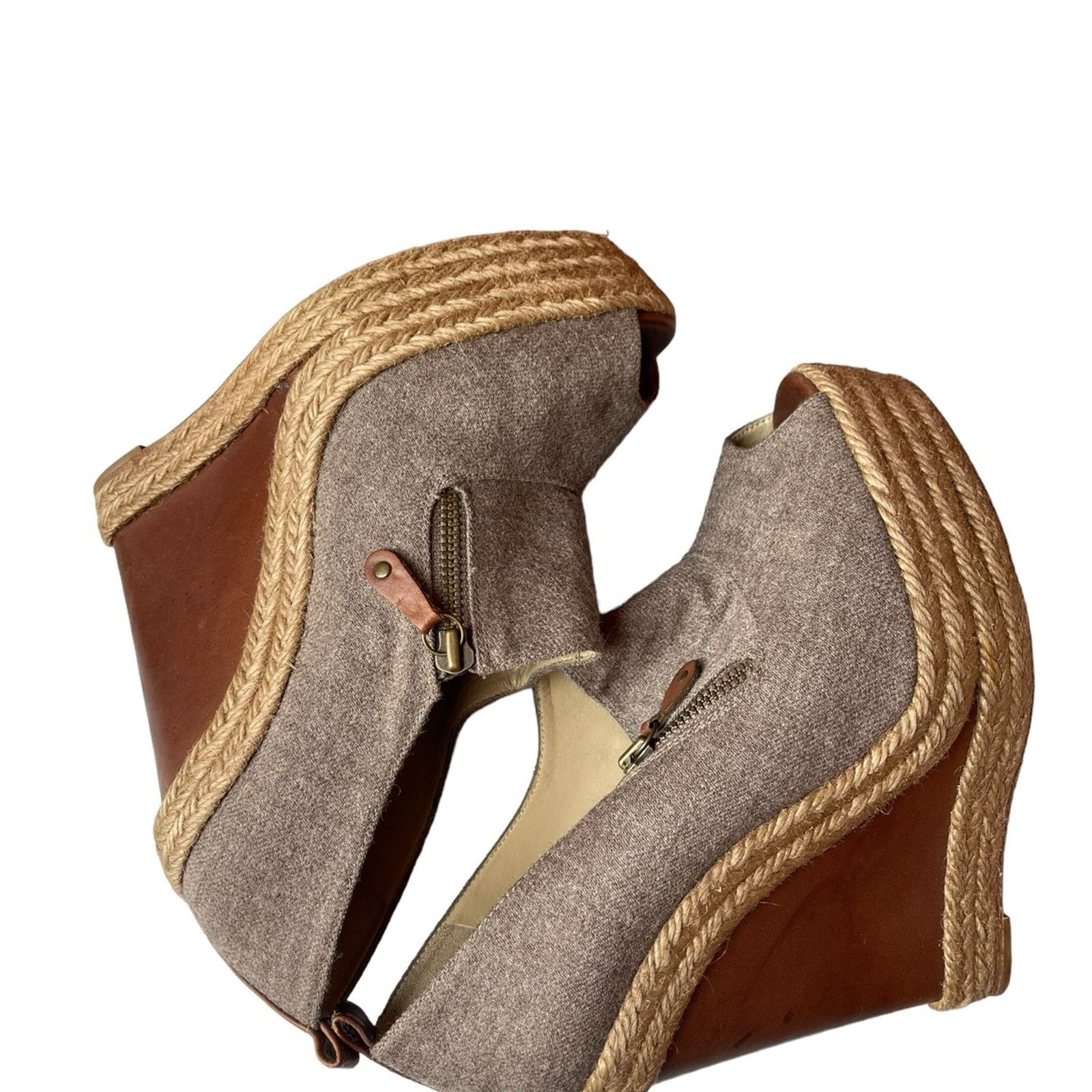 Christian Louboutin Christian Louboutin Deroba Peep Toe TAUPE Flannel Size 40 Size US 10.5 / IT 40.5 - 5 Thumbnail