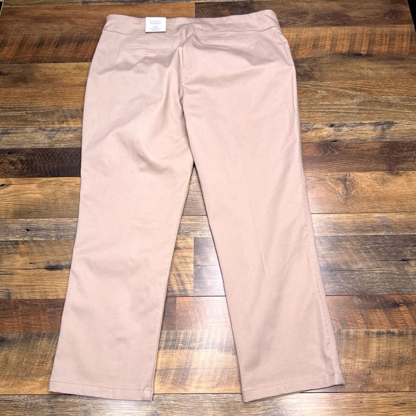 Croft & Barrow Croft & Barrow Capri Pants 18 Crocodile? (No) Actually: Croft & Barrow Effortless Stretch Capri Pants 18 Cobblestone Mid Rise Straight New Size 40" / US 18 - 3 Thumbnail