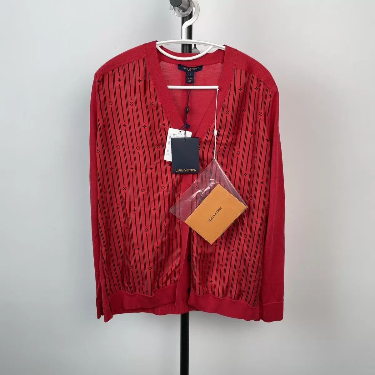 Louis Vuitton LV Red Shirt L Size L / US 10 / IT 46 - 1 Thumbnail