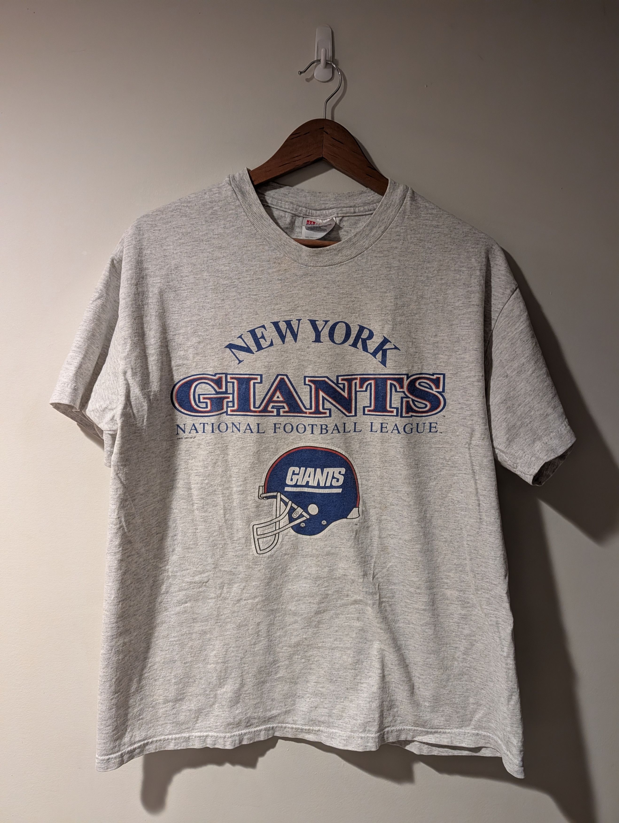 NFL Vintage 90s New York Giants NFL Helmet T-Shirt Grey Hanes Size US L / EU 52-54 / 3 - 1 Thumbnail