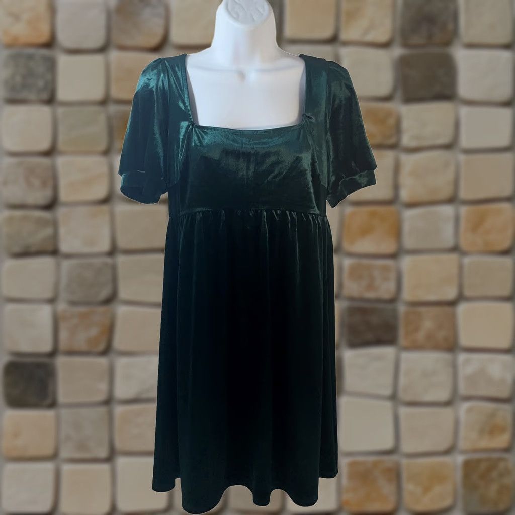Vintage Trixxi Clothing Company Dress Women Medium Emerald Green Square Neck Zip Button Knit Polyester Spandex Shift Knee Length Short Sleeve Vintage No Size M / US 6-8 / IT 42-44 - 1 Thumbnail