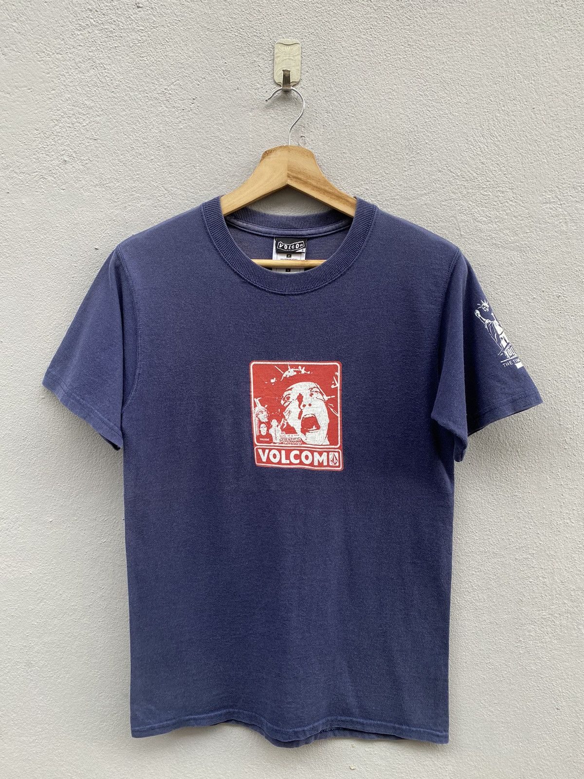 Volcom Vintage VOLCOM x CLOCKWORK ORANGE Iconic Alex Pho Tee Size US S / EU 44-46 / 1 - 1 Thumbnail