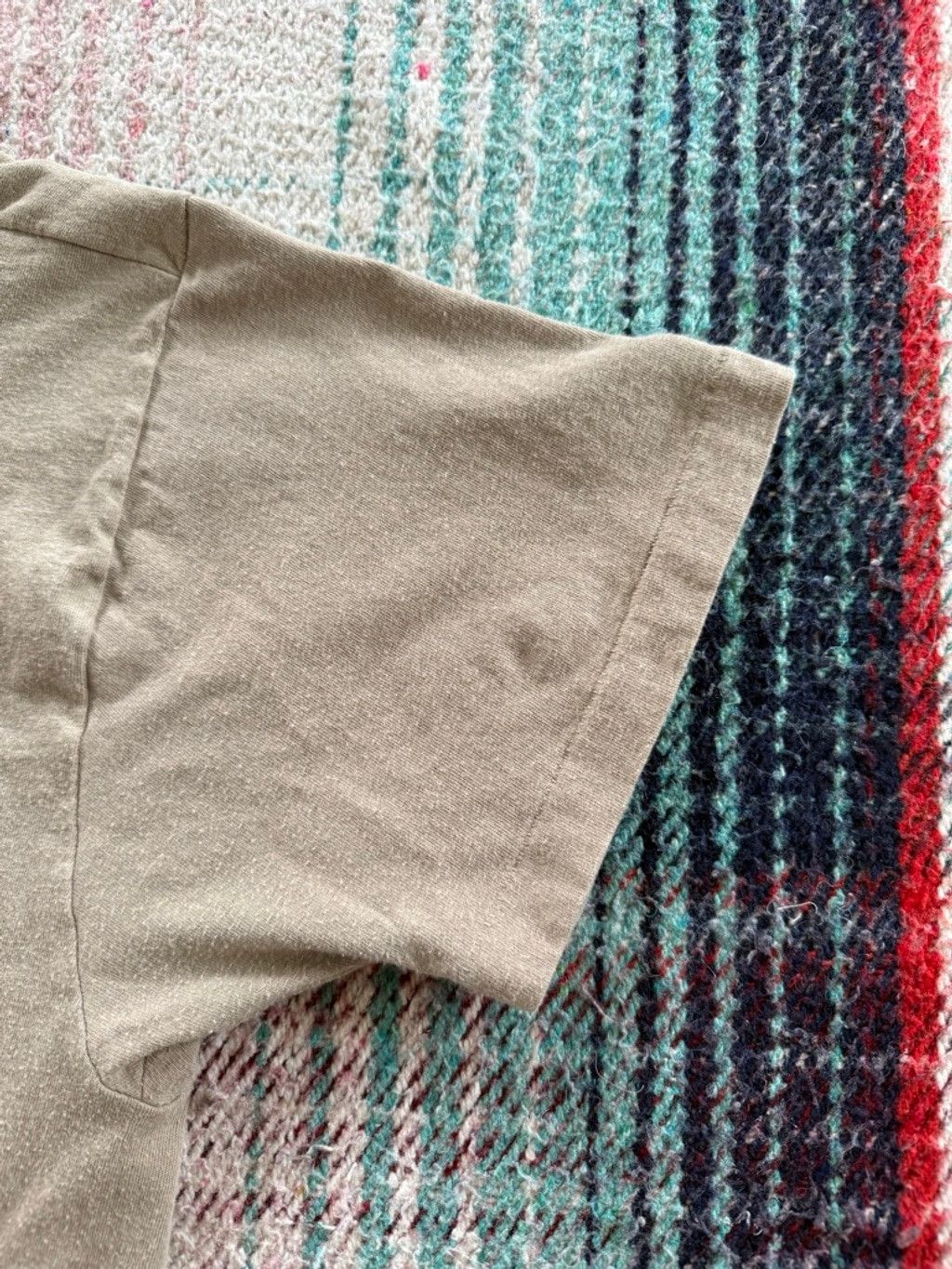 Vintage Vintage Short Sleeve Single Stitch Fruit of the Loom Taupe P Size US M / EU 48-50 / 2 - 4 Thumbnail