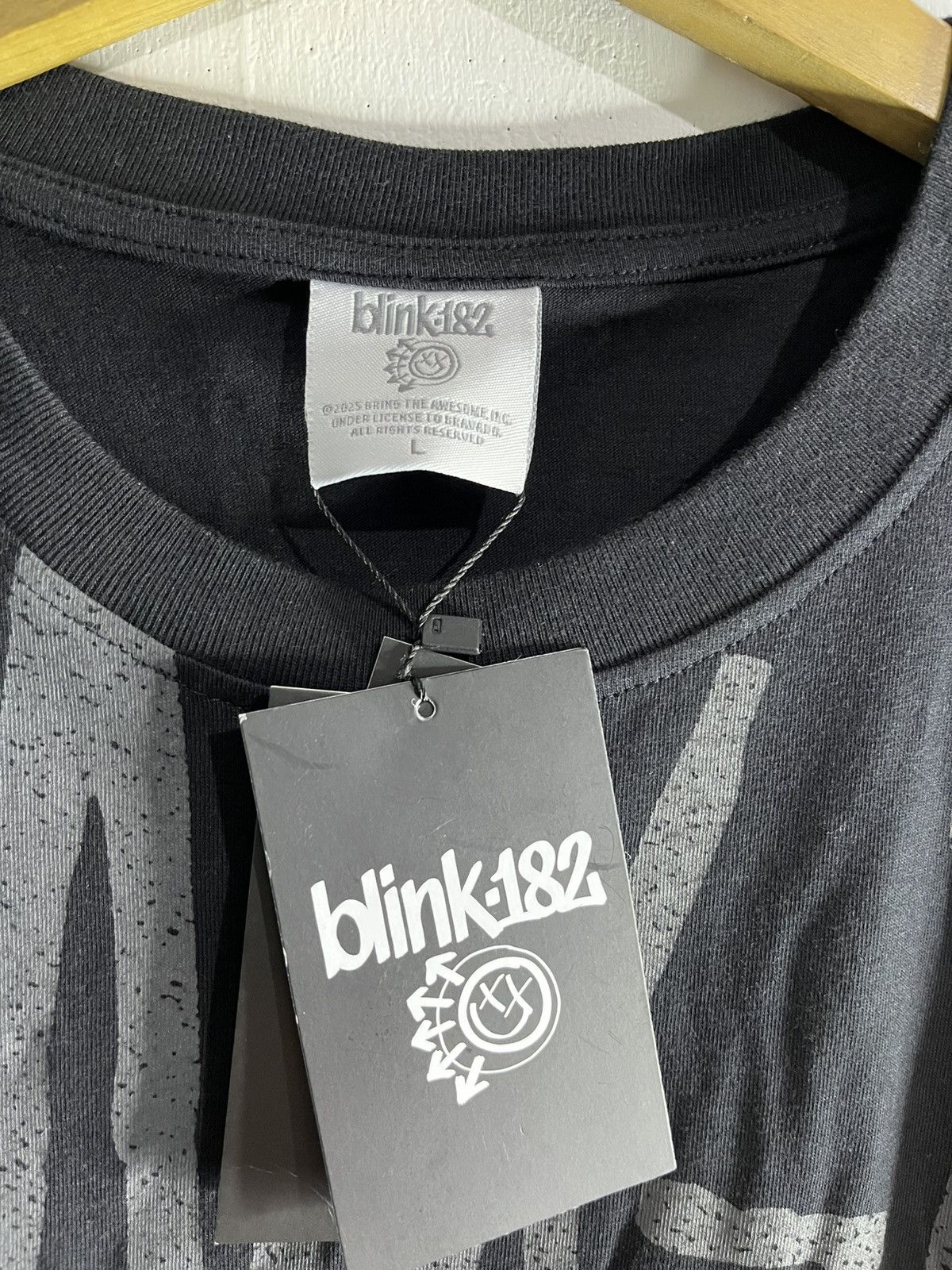 Band Tees New 2000s Blink 182 tshirt Size US L / EU 52-54 / 3 - 3 Thumbnail