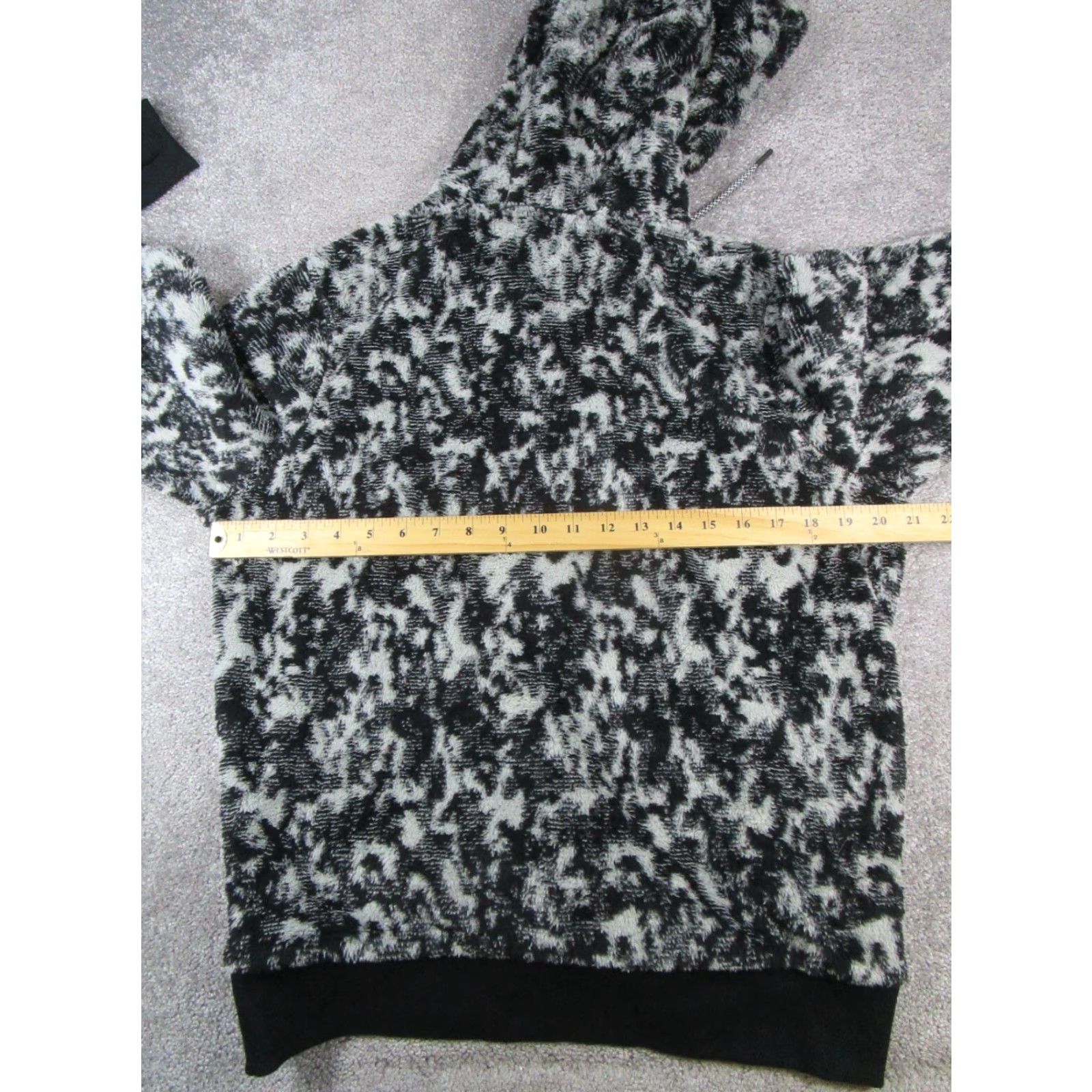 Athleta Athleta Hoodie Womens M Black Tuga Sherpa Fleece Camouflage Colorful Pullover Mock Neck Gym & Training, Hiking, Walking Mens Womens Girls Boys Size M / US 6-8 / IT 42-44 - 7 Thumbnail