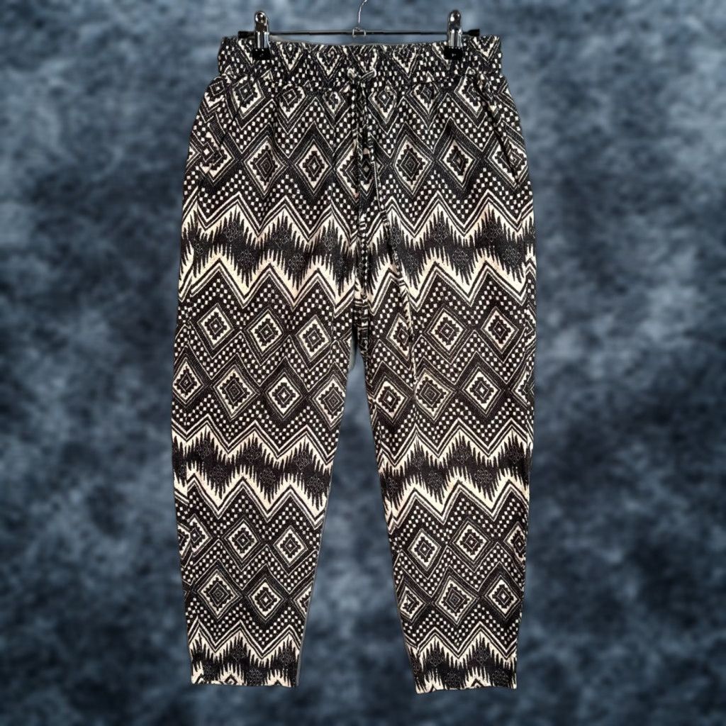 J.Crew VINTAGE J. Crew Womens Black & White Tribal Print Elastic Waist Pants Lightweight Pants Women 0 Black Ankle High Rise Straight 24.5in Inseam Womens Size 25" / US 0 / IT 36 - 1 Thumbnail