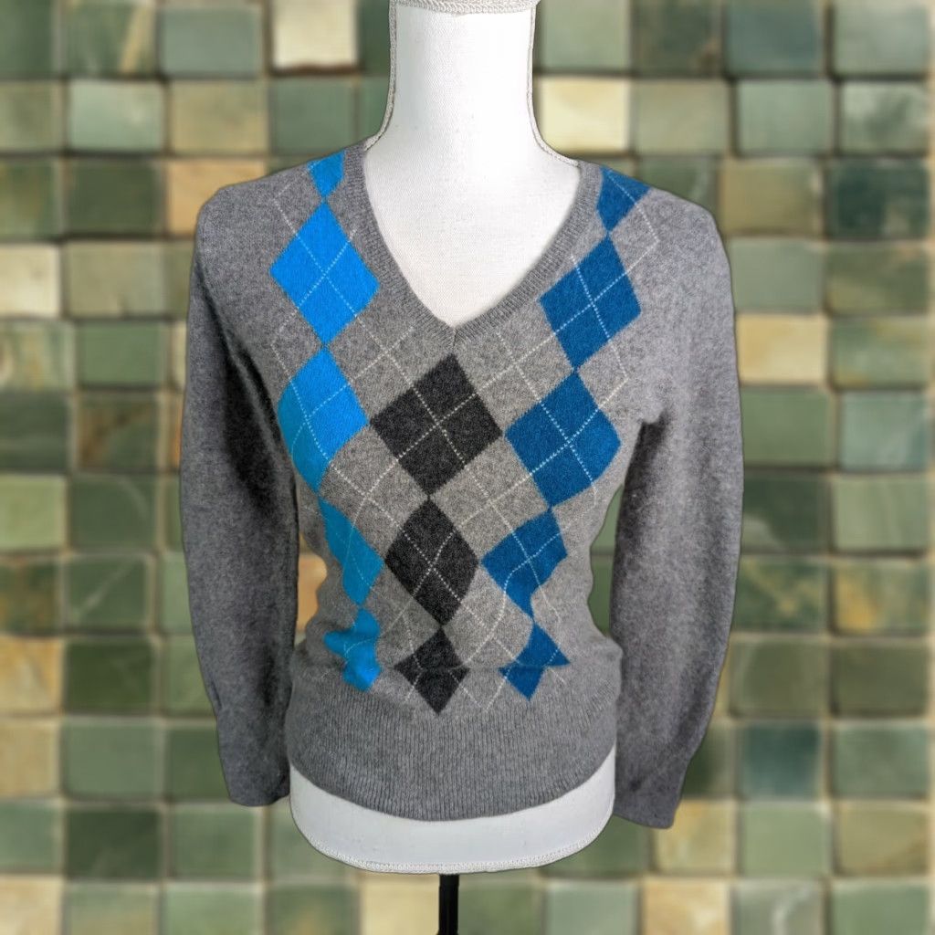 Apt. 9 Apt. 9 Pullover Sweater Argyle V-Neck 100% Cashmere Gray Blue M Women Regular Size Shirt? Size M / US 6-8 / IT 42-44 - 1 Thumbnail