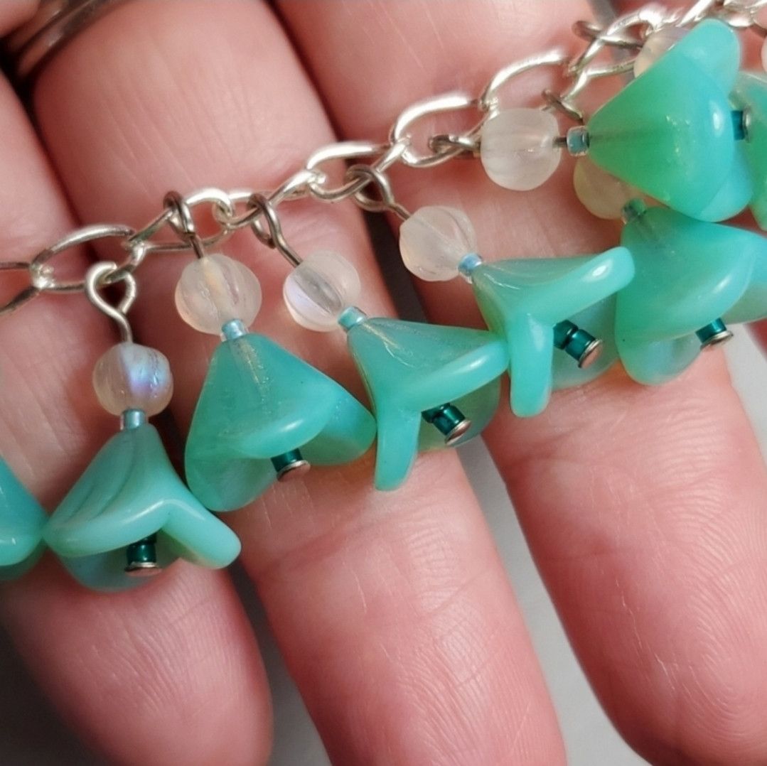 Handmade Charm Bracelet 6.5" Handmade Mint Phosphorus Green Flower Size ONE SIZE - 5 Thumbnail