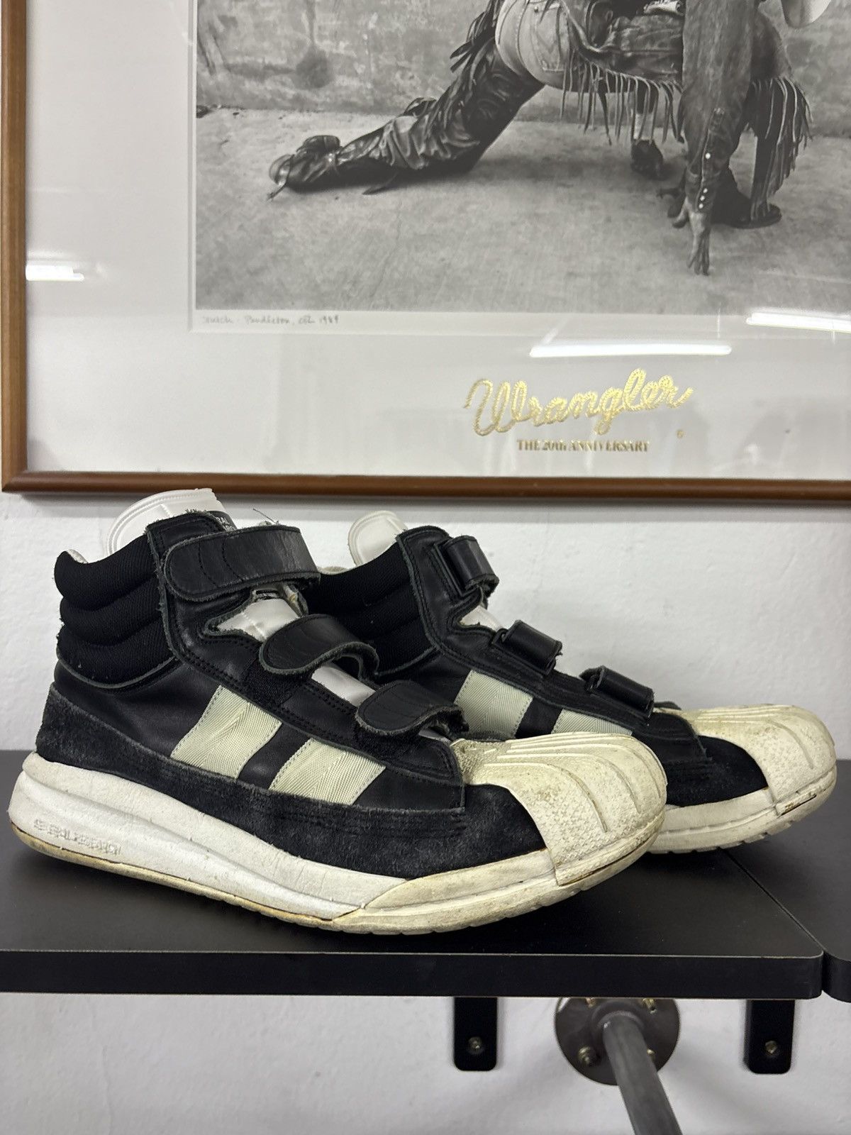 General Research General Research 90s Velcro Shoes Adidas Superstar Style Size US 10 / EU 43 - 16 Thumbnail