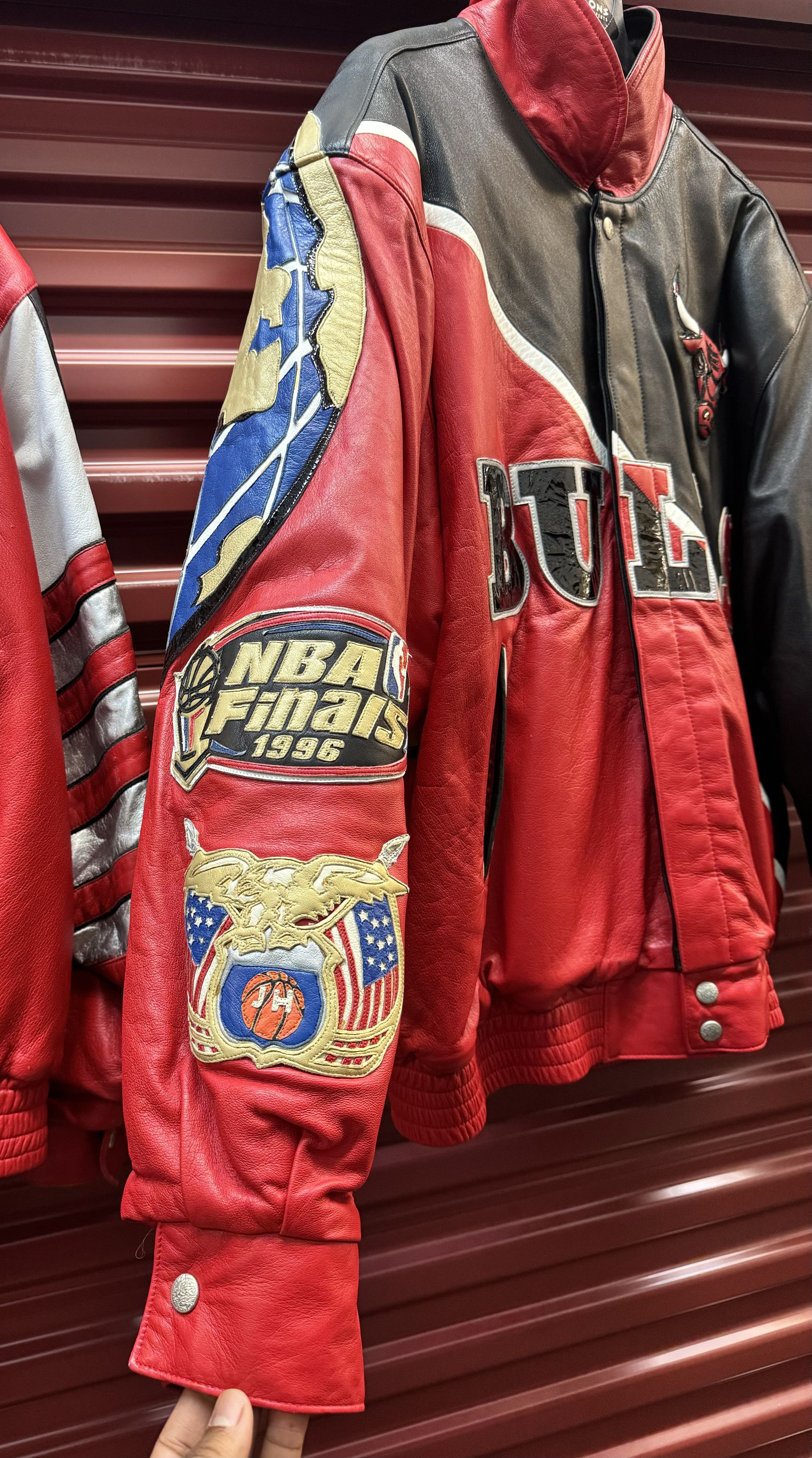 Jeff Hamilton × NBA × Vintage Jeff Hamilton *1996 CHICAGO BULLS WORLD* Leather Jacket Size US L / EU 52-54 / 3 - 4 Thumbnail