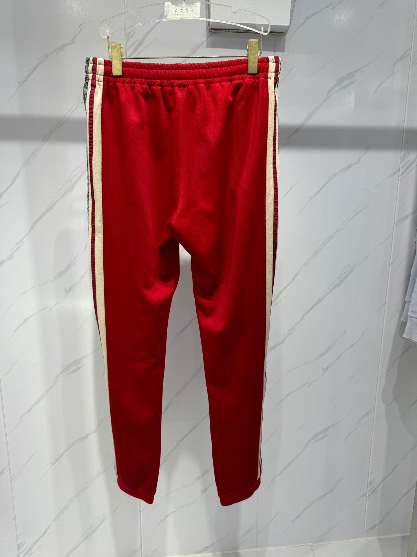 Gucci GUCCI Gucci red side stripe logo sports school uniform trou Size US 30 / EU 46 - 2 Thumbnail