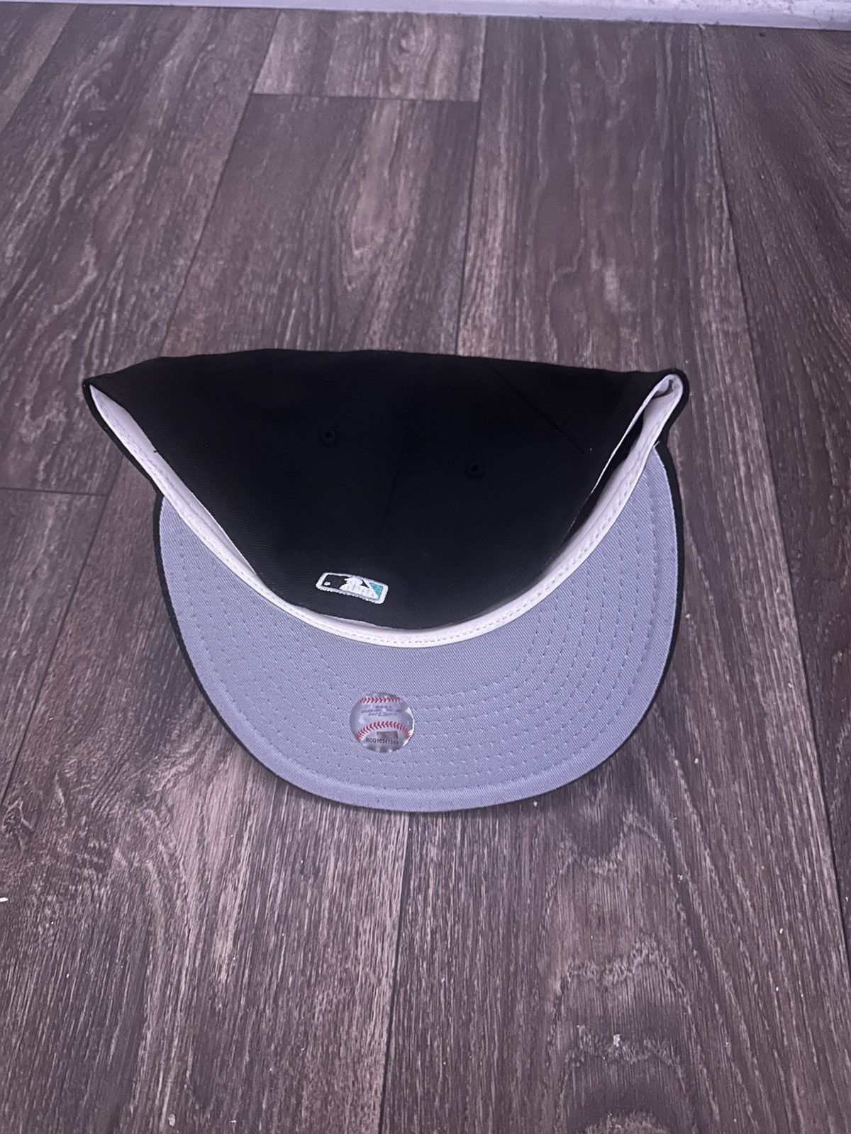 New Era Florida Marlins Custom Rhinestone 59Fifty Fitted Hat 7 1/2 Size ONE SIZE - 5 Thumbnail